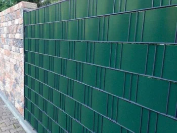 Fence Strip MIKKO Economy 35 m x 19 cm, 450 g/m², RAL 6005 Green with 28 Holders