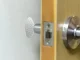 Limpantis sieninis durų rankenos apsauginis buferis, baltas