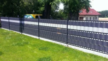 Fence Strip MIKKO Economy 4.75x3500 cm, 450 g/m², RAL7016 Dark Grey with 28 Holders