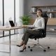Ergonomisks biroja krēsls ModernHome ar regulējamu augstumu un galvas balstu, melns