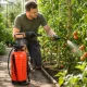 Manual Pressure Sprayer with Long Lance and Strap 8L Orange