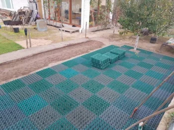 Grass Grid 49.2 x 49.2 x 3.9 cm (II Sort)