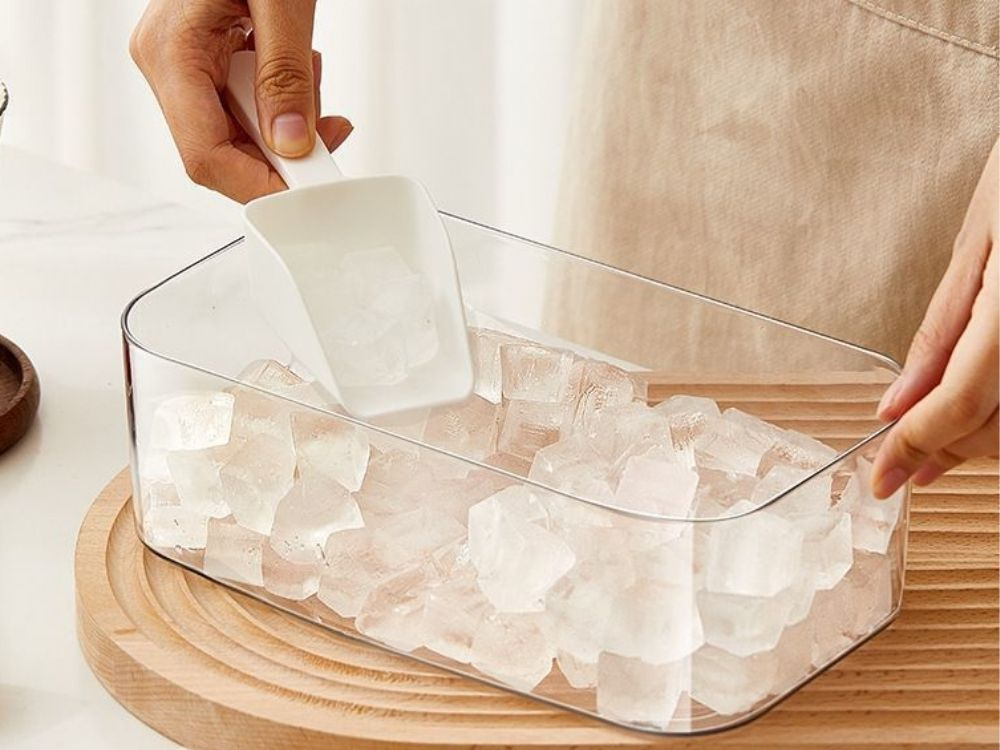 Ice Cube Tray with Storage Bin, Scoop & Easy-Release Buttons, 50 Cubes (1)