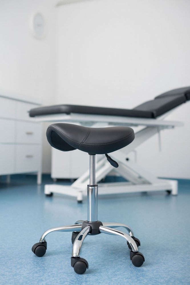 ModernHome Adjustable Swivel Saddle Stool on Wheels, Black (1)