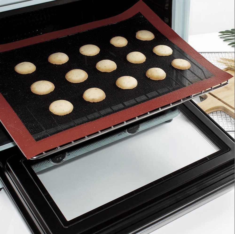 Silicone baking mat with micro-perforation 30x40 cm, black (2)