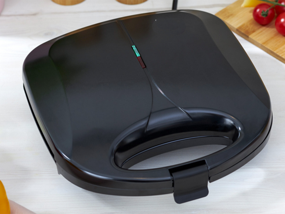 Double Sandwich Maker 750W for 4 Slices, Black (1)