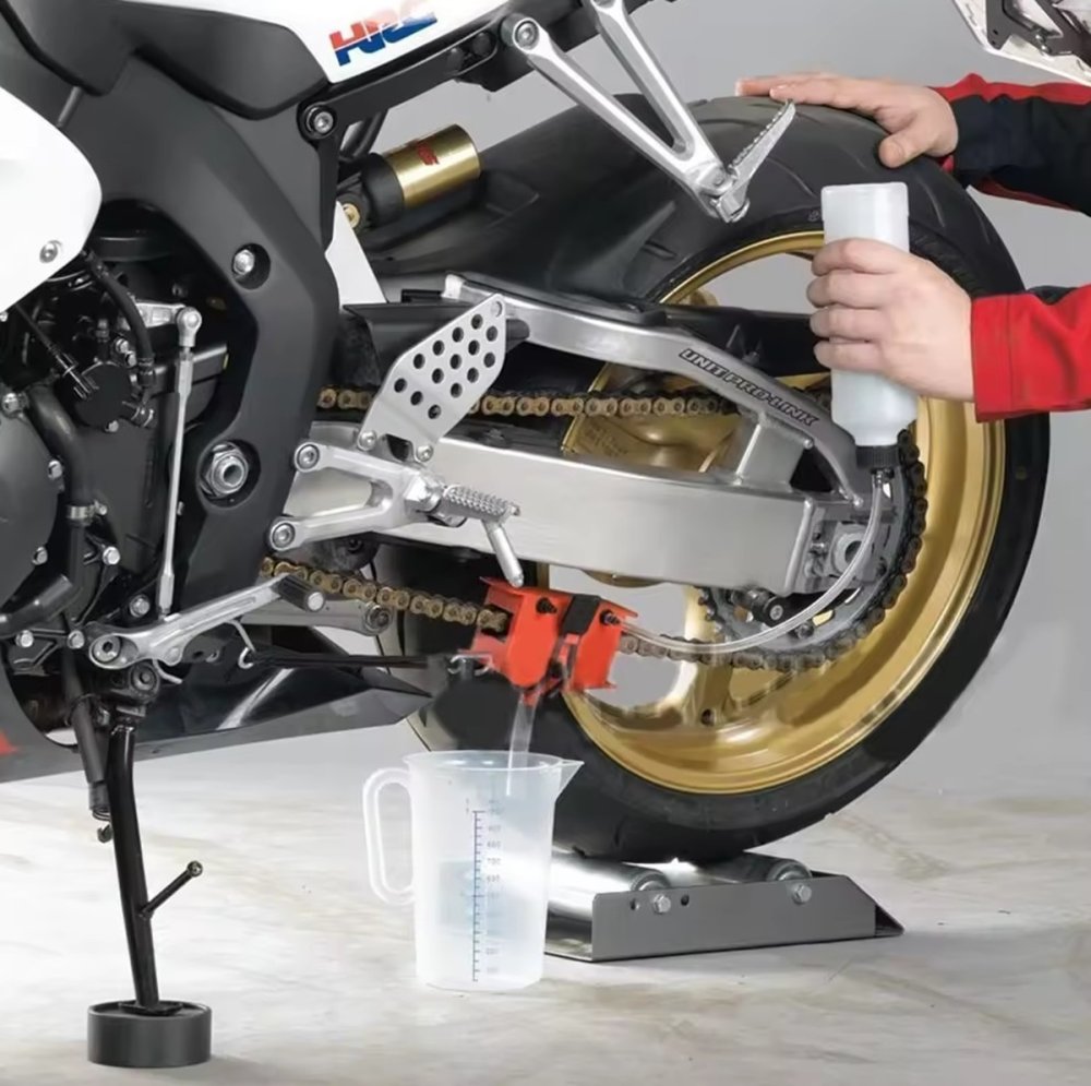 Motorcycle Chain Cleaning and Lubrication Kit (2)
