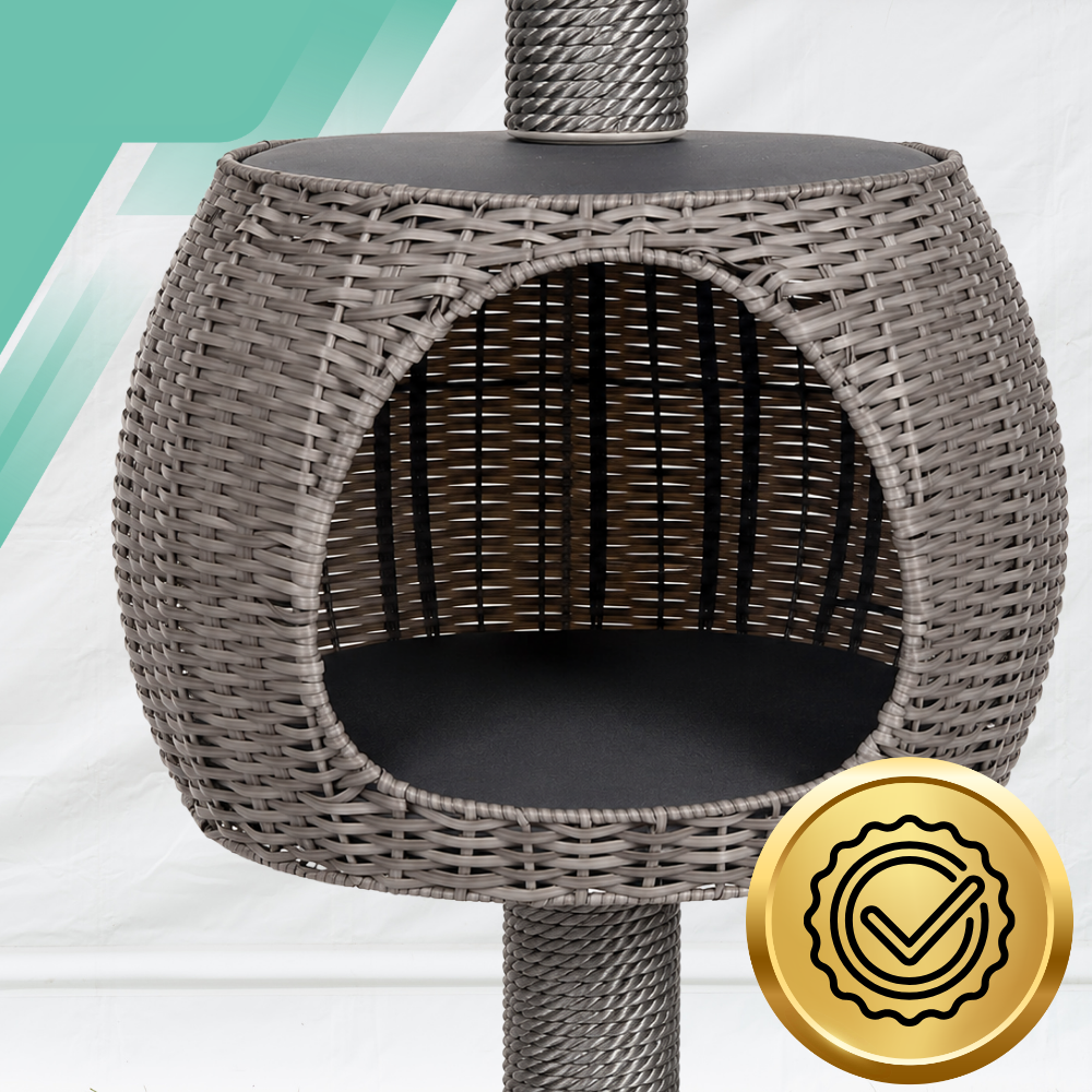 Karlie Nicky Outdoor Cat Scratching Post with Condo and Platform 77 x 57 x 110 cm