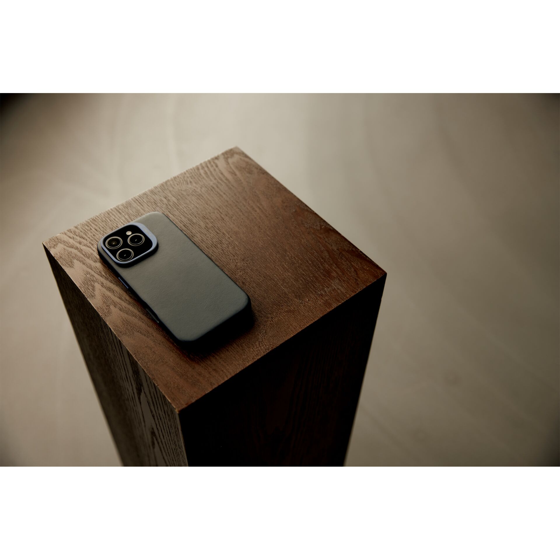 Decoded Leather Case with MagSafe for iPhone 16 Pro Max Black