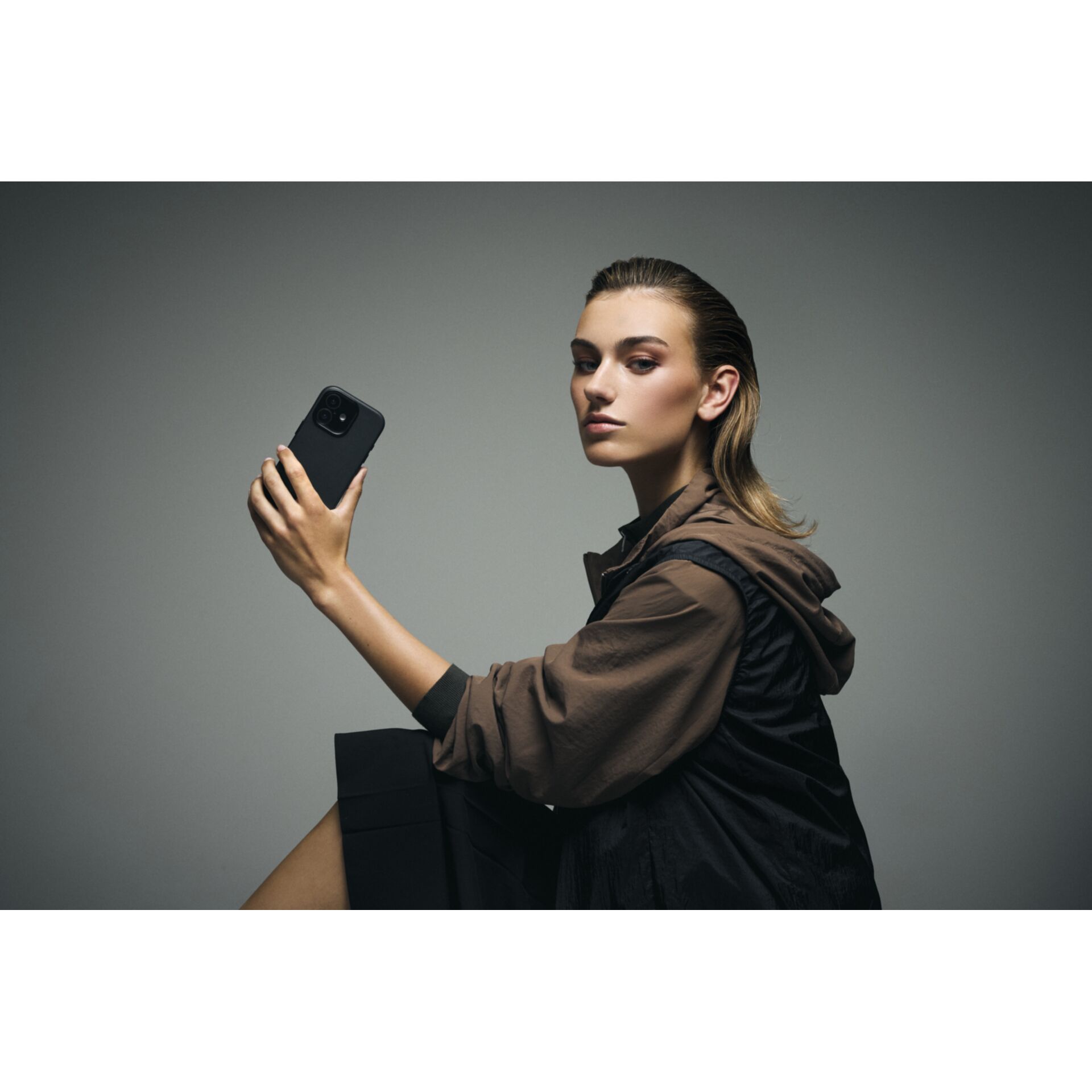 Decoded Leather MagSafe Case for iPhone 17 - Black