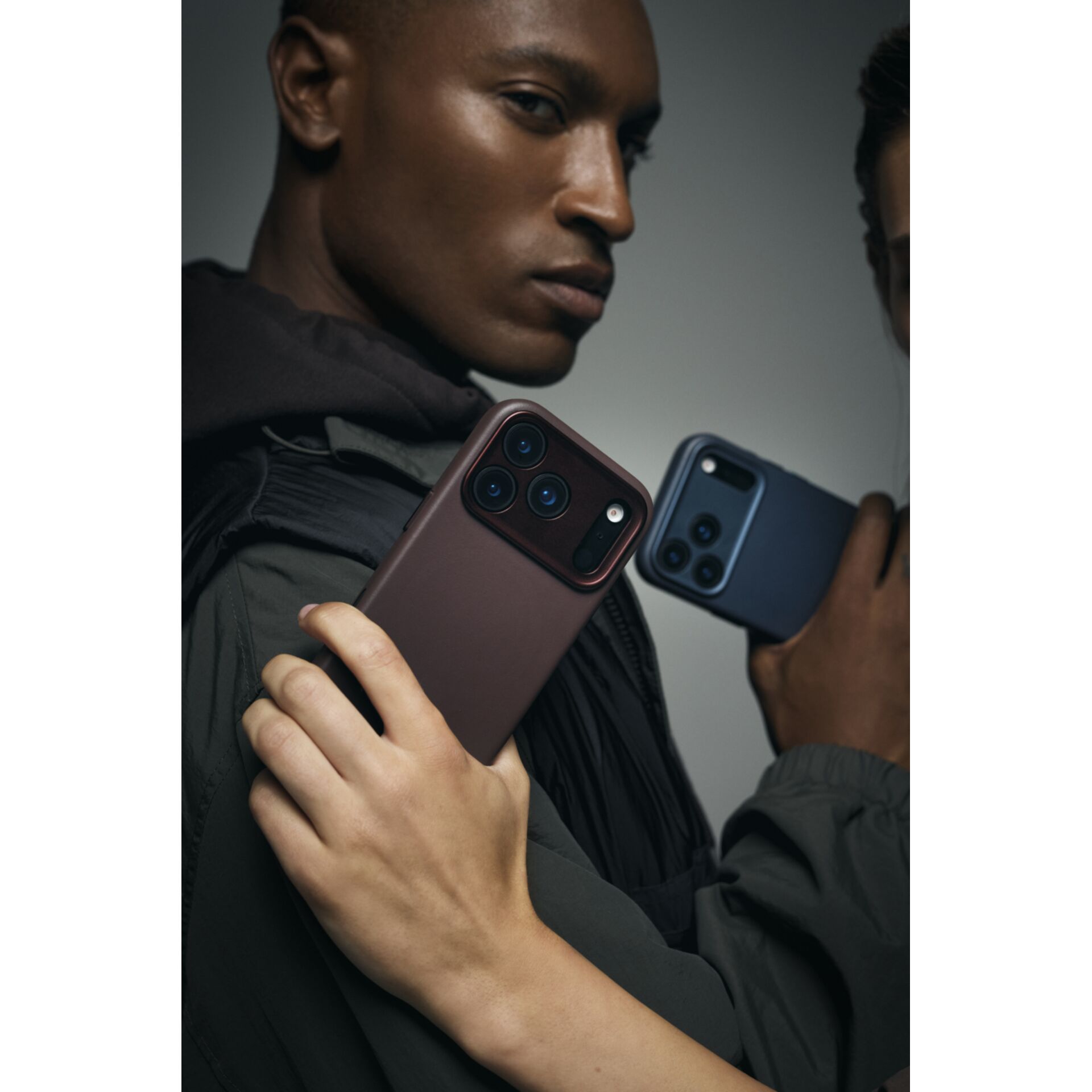 Decoded Leather Backcover Case with MagSafe for iPhone 17 Pro, Brown