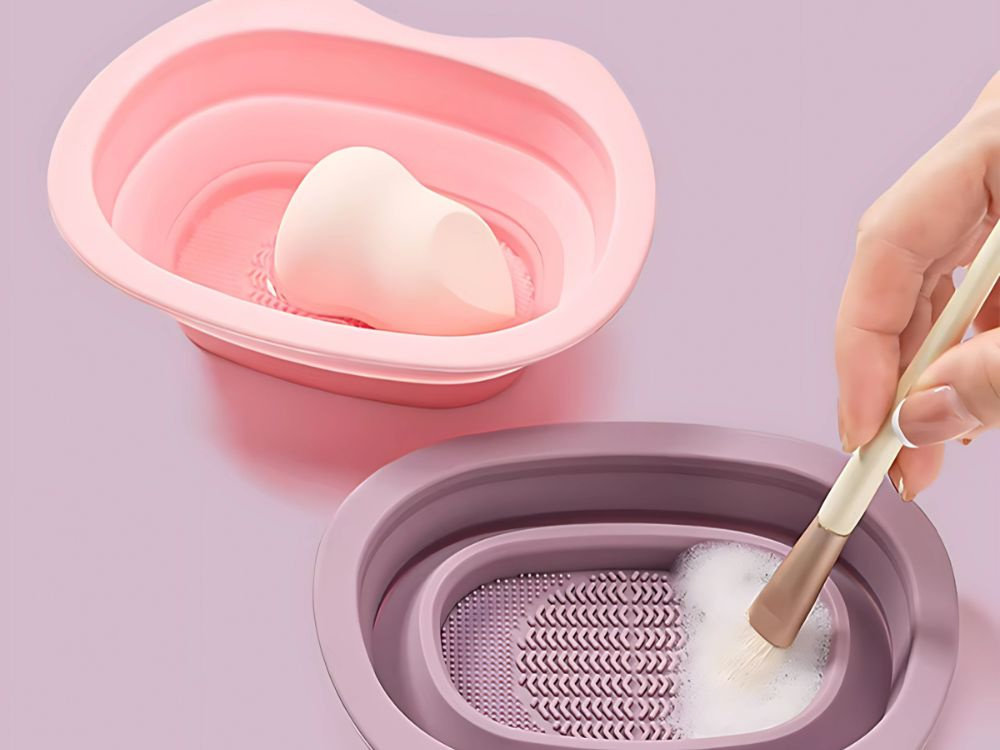 Silicone cleaning bowl for makeup brushes and sponges (1)