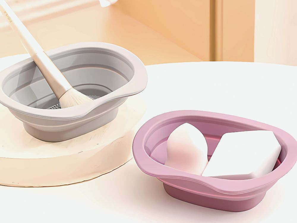 Silicone cleaning bowl for makeup brushes and sponges (2)