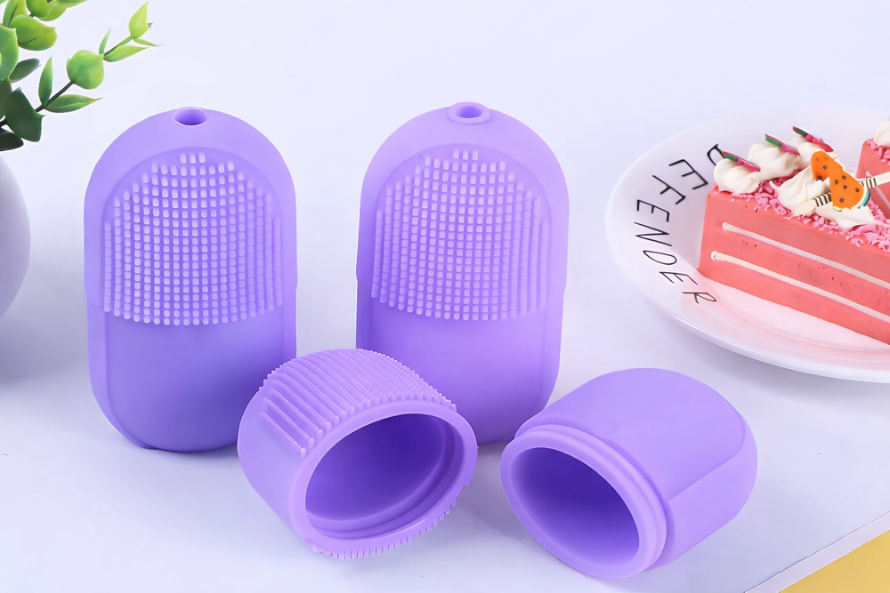 Silicone Ice Roller for Face to Reduce Puffiness and Soothe Skin, Purple