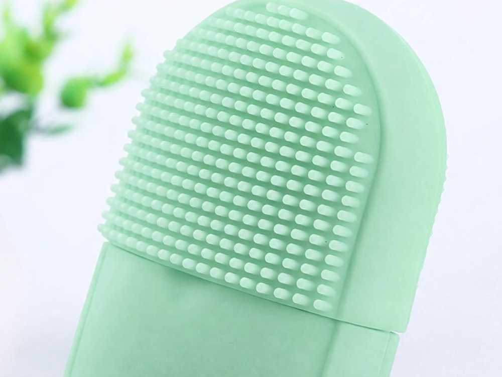 Silicone Ice Roller for Face, Soothing Cryotherapy Massager for Puffiness, Green