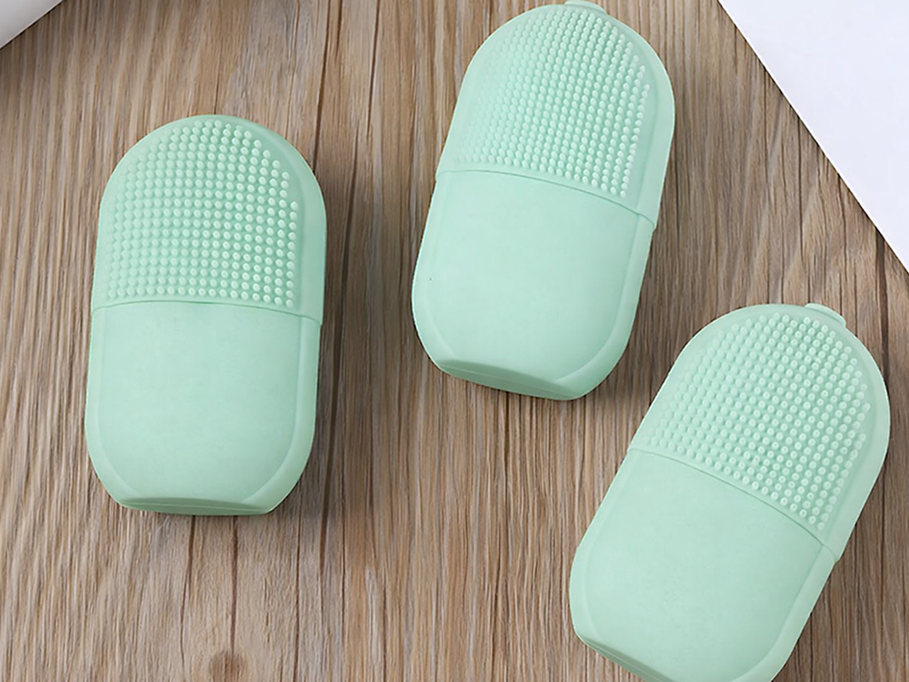 Silicone Ice Roller for Face, Soothing Cryotherapy Massager for Puffiness, Green
