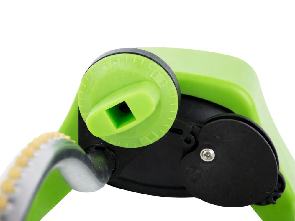 Adjustable Oscillating Garden Sprinkler 15 Nozzles Large Range, Green-Silver